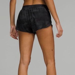Lululemon Hotty Hot Short 2.5